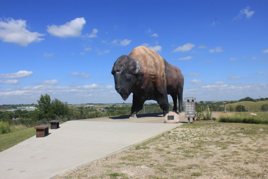 tourist attractions in jamestown nd