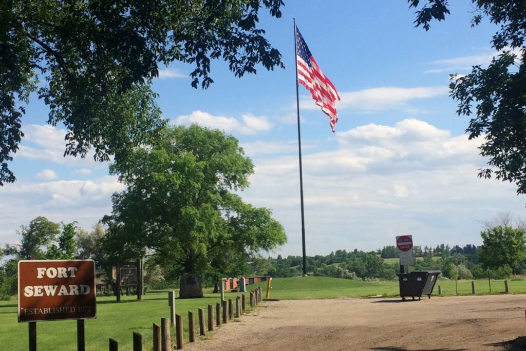 tourist attractions in jamestown nd