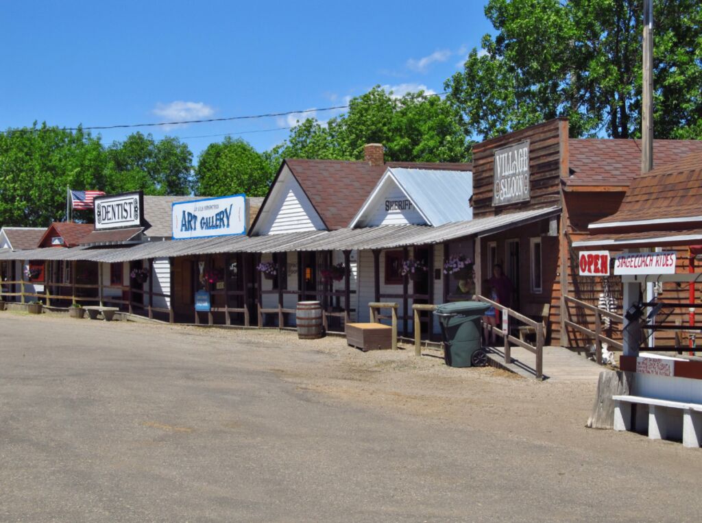 tourist attractions in jamestown nd